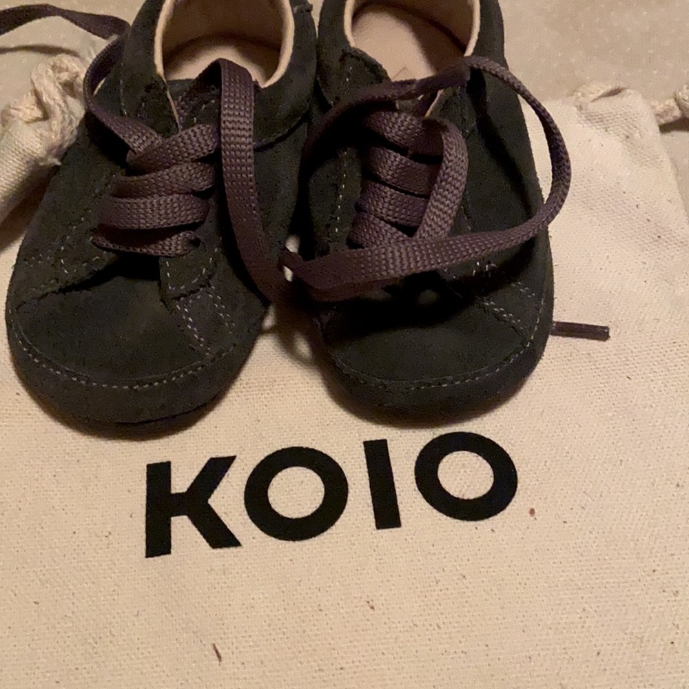 New KOIO Baby Infant Sneakers with Pouch